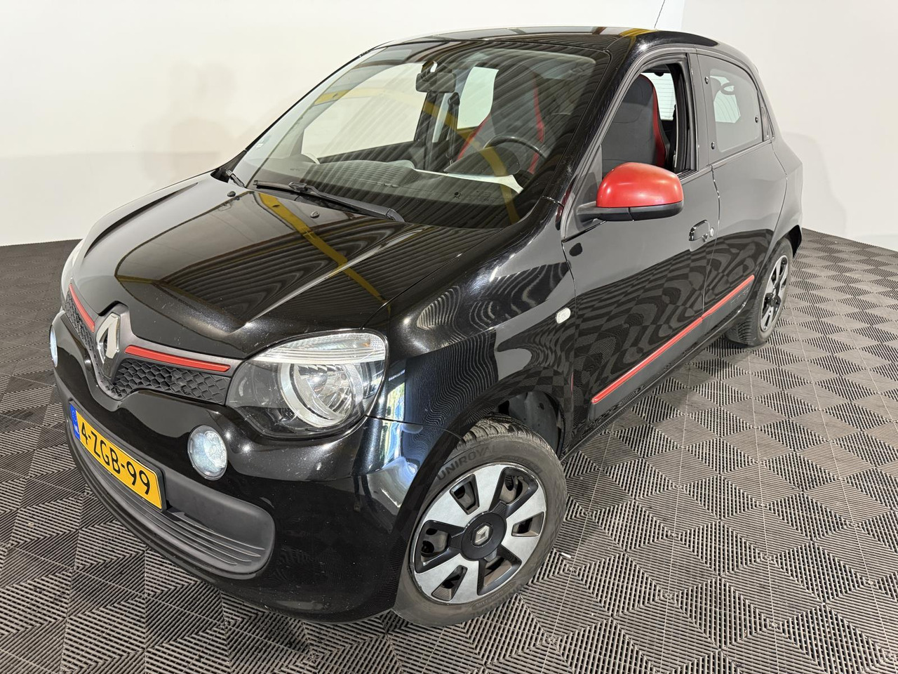 Renault | Twingo | 1.0 SCe Expression | 2015 | 226.056 km | 4ZGB99 | Logisch - Schrägheck: das Bild 1 Renault | Twingo | 1.0 SCe Expression | 2015 | 226.056 km | 4ZGB99 | Logisch - Schrägheck: das Bild 1