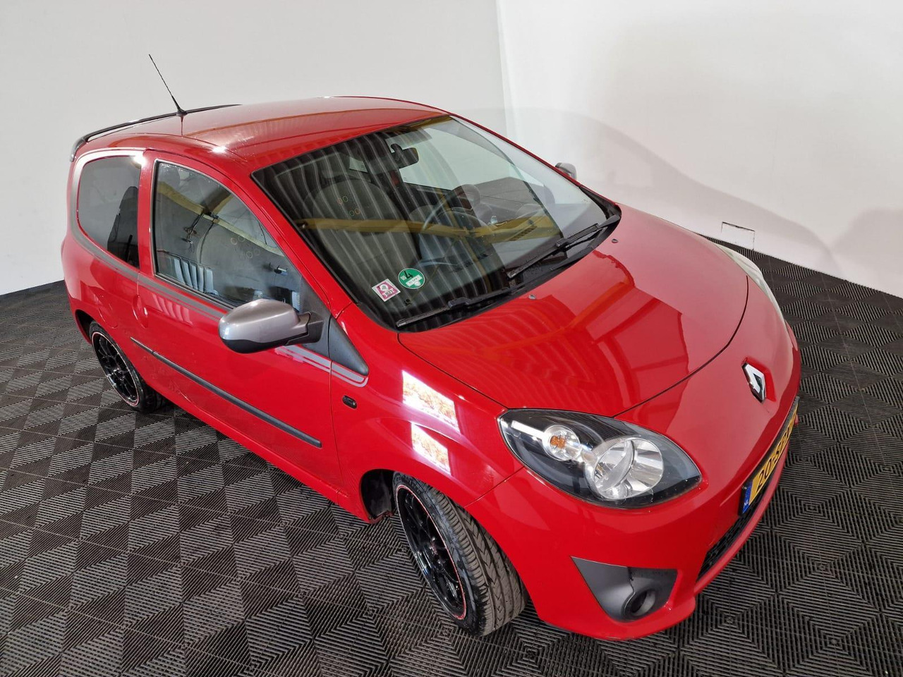 Renault Twingo 1.2-16V Collection 20-SPX-1 149.179 km - PKW: das Bild 5 Renault Twingo 1.2-16V Collection 20-SPX-1 149.179 km - PKW: das Bild 5