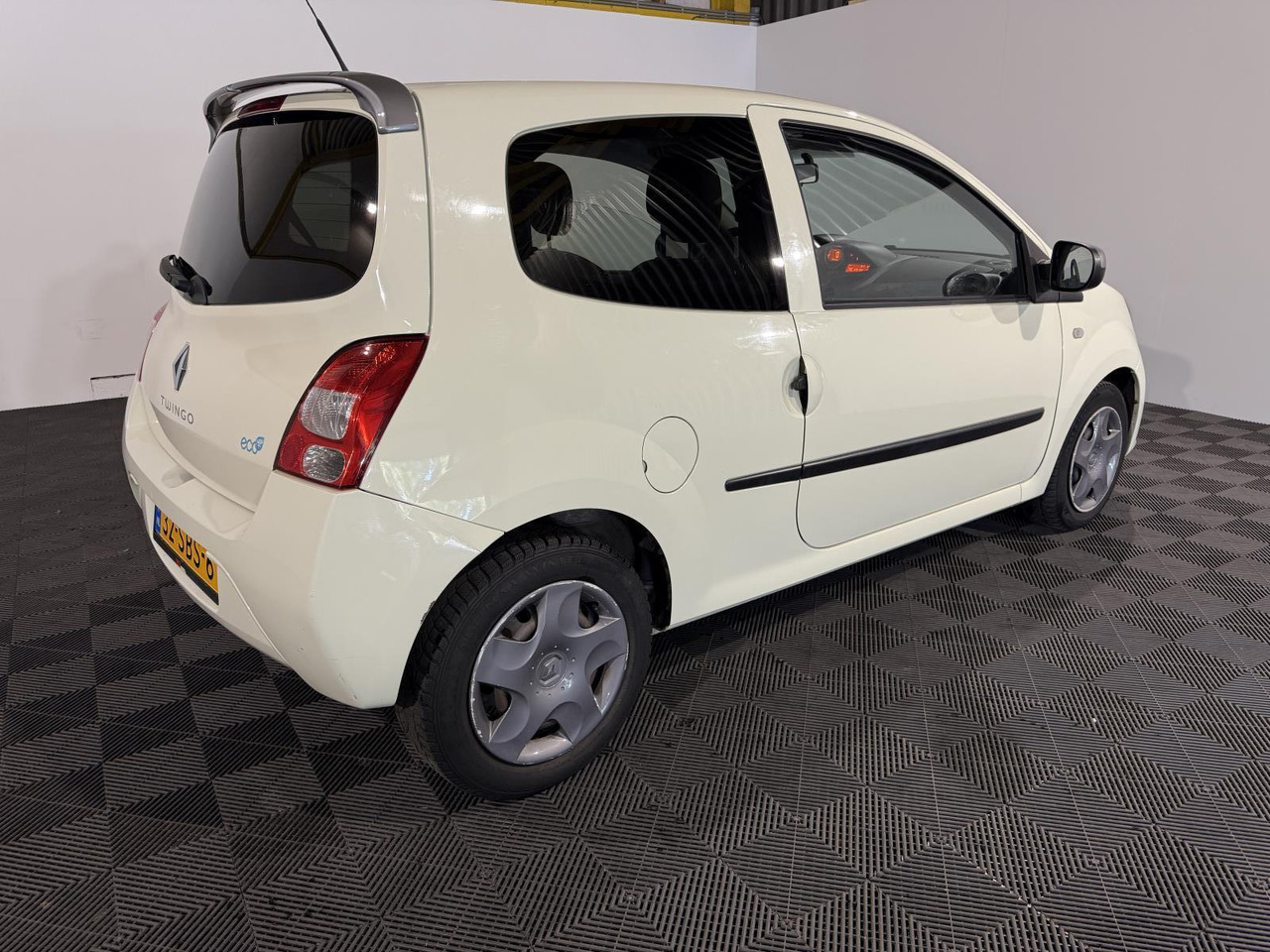 Renault | Twingo | 1.2-16V Collection | 2011 | 193.758 km | 32SBS6 | Logisch - Schrägheck: das Bild 2 Renault | Twingo | 1.2-16V Collection | 2011 | 193.758 km | 32SBS6 | Logisch - Schrägheck: das Bild 2