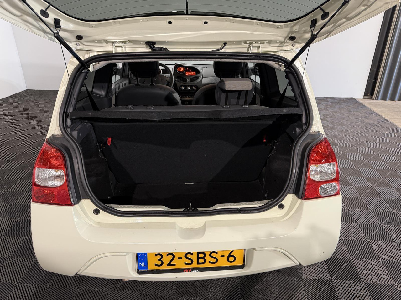 Renault | Twingo | 1.2-16V Collection | 2011 | 193.758 km | 32SBS6 | Logisch - Schrägheck: das Bild 3 Renault | Twingo | 1.2-16V Collection | 2011 | 193.758 km | 32SBS6 | Logisch - Schrägheck: das Bild 3