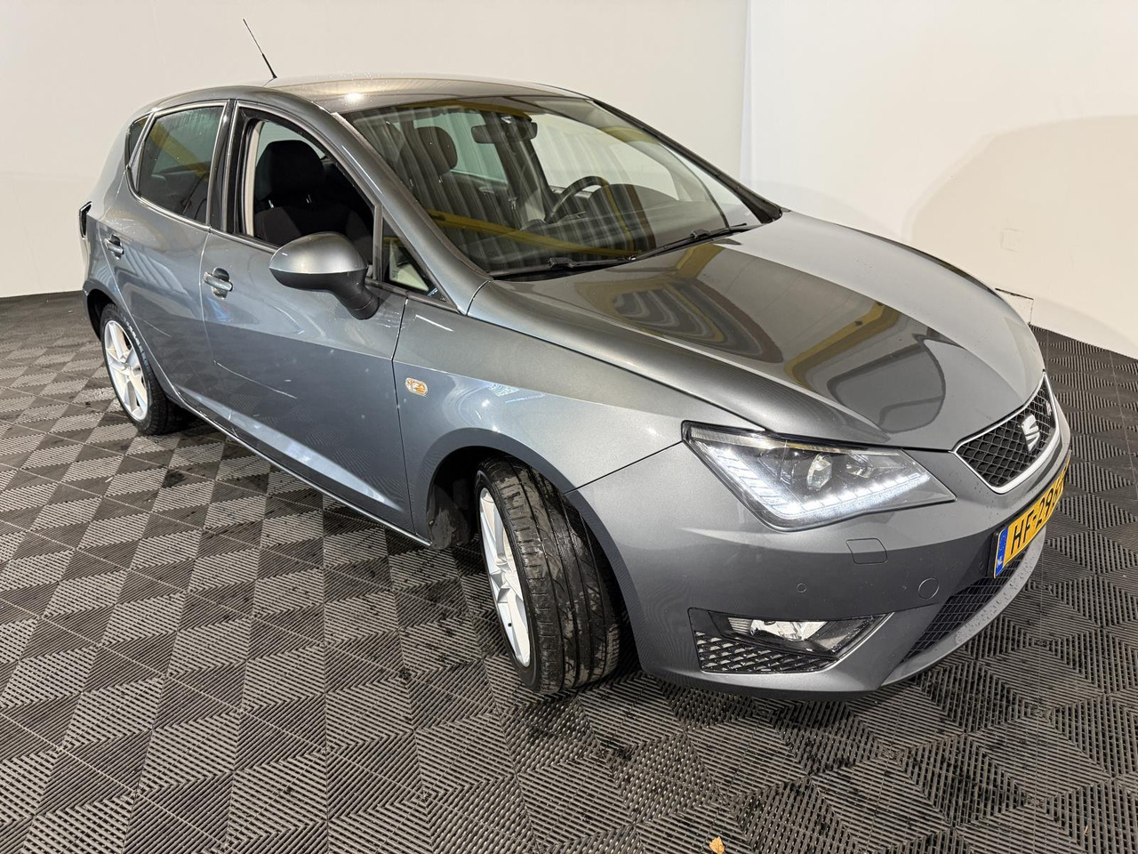 SEAT | Ibiza | 1.0 EcoTSI FR Connect | 2015 | 138.360 km | HF296P | Logisch - Schrägheck: das Bild 4 SEAT | Ibiza | 1.0 EcoTSI FR Connect | 2015 | 138.360 km | HF296P | Logisch - Schrägheck: das Bild 4