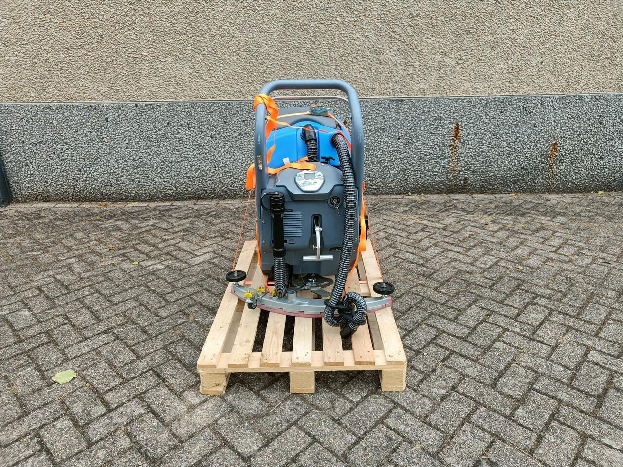 Schrob/ Veegmachine Nieuw - Reinigungsmaschine: das Bild 4 Schrob/ Veegmachine Nieuw - Reinigungsmaschine: das Bild 4
