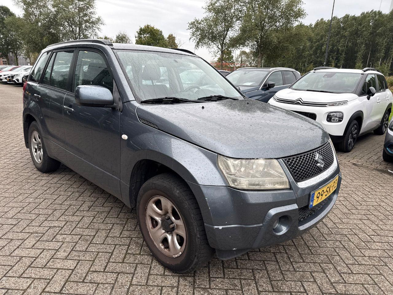 Suzuki Grand Vitara 2.0 - 16V JLX | 2006 | 212.917 km | 99SKPZ | NAP: Logisch - SUV/ Geländewagen: das Bild 2 Suzuki Grand Vitara 2.0 - 16V JLX | 2006 | 212.917 km | 99SKPZ | NAP: Logisch - SUV/ Geländewagen: das Bild 2