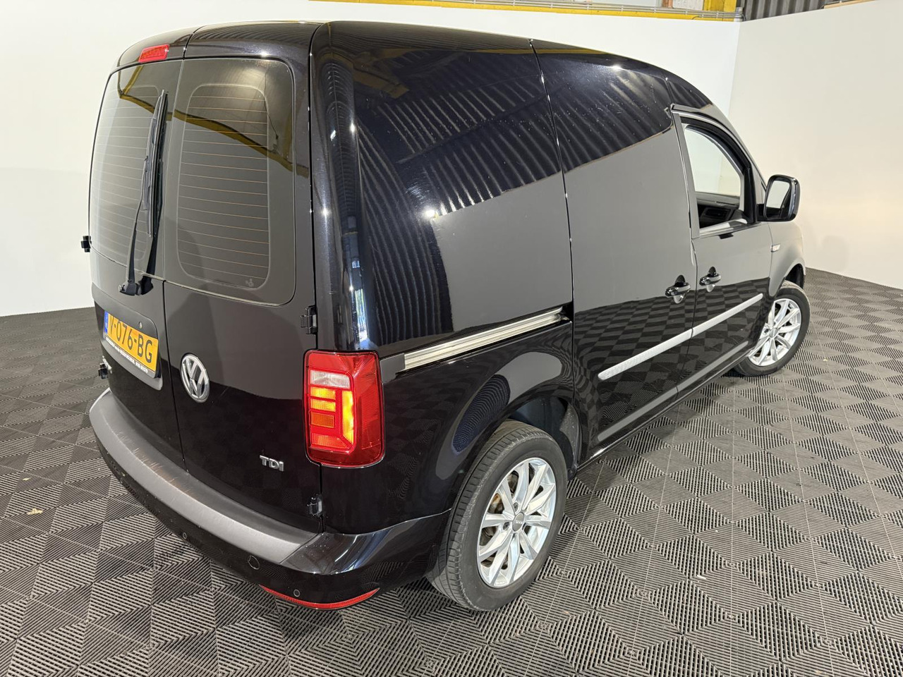 Volkswagen | Caddy | 2.0 TDI L1H1 BMT Highline | 2016 | 164.766 km | V076BG | Logisch - Kleintransporter: das Bild 2 Volkswagen | Caddy | 2.0 TDI L1H1 BMT Highline | 2016 | 164.766 km | V076BG | Logisch - Kleintransporter: das Bild 2