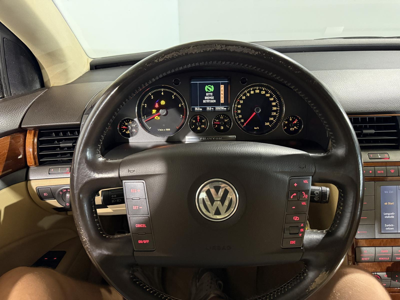 Volkswagen | Phaeton | 3.2 V6 5p. Automaat | 2003 | 339.296 km | 82RFD3 | Geen oordeel - Limousine: das Bild 2 Volkswagen | Phaeton | 3.2 V6 5p. Automaat | 2003 | 339.296 km | 82RFD3 | Geen oordeel - Limousine: das Bild 2