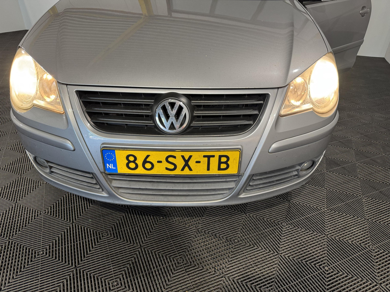 Volkswagen Polo 1.4-16V FSI Optive | 2006 | 222.720 km | 86-SX-TB - Schrägheck: das Bild 2 Volkswagen Polo 1.4-16V FSI Optive | 2006 | 222.720 km | 86-SX-TB - Schrägheck: das Bild 2