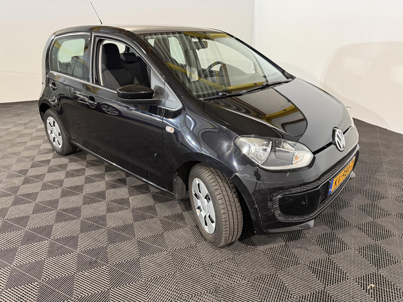 Volkswagen Up 1.0 Move up! BlueMotion | 2015 | 169.625 km | KV-984-T - Schrägheck: das Bild 4 Volkswagen Up 1.0 Move up! BlueMotion | 2015 | 169.625 km | KV-984-T - Schrägheck: das Bild 4