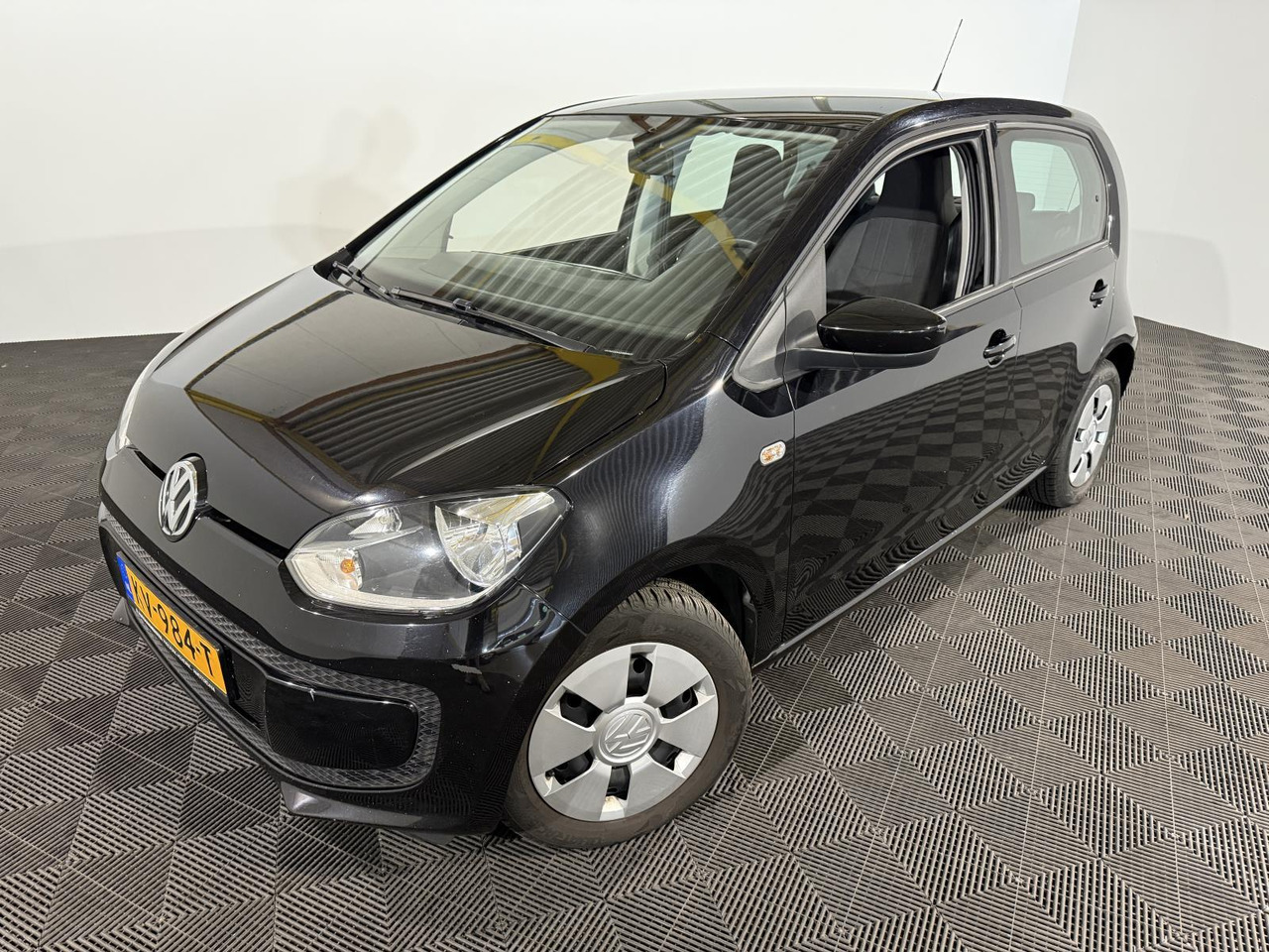 Volkswagen Up 1.0 Move up! BlueMotion | 2015 | 169.625 km | KV-984-T - Schrägheck: das Bild 1 Volkswagen Up 1.0 Move up! BlueMotion | 2015 | 169.625 km | KV-984-T - Schrägheck: das Bild 1