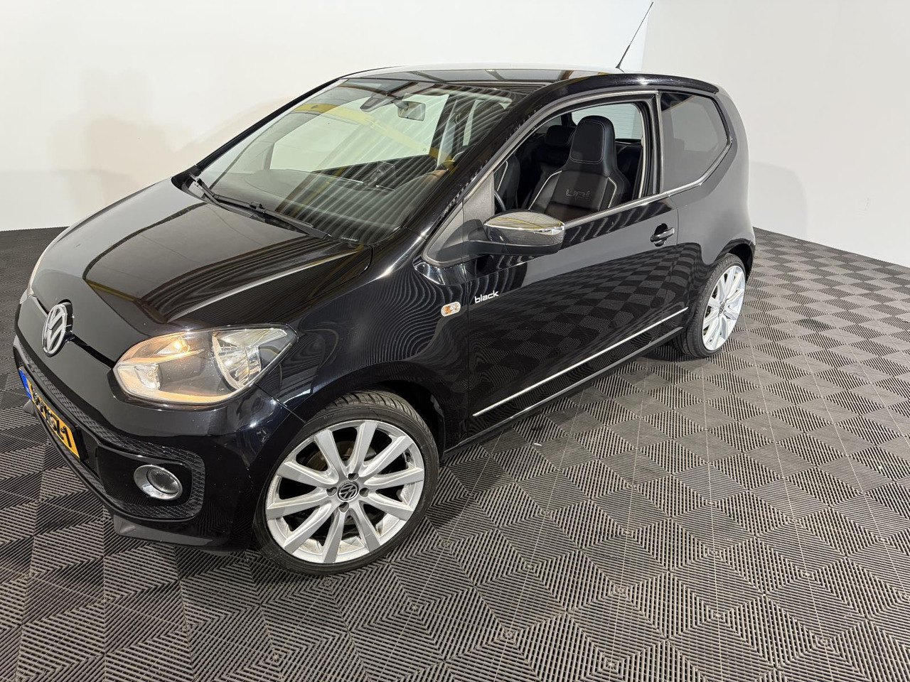 Volkswagen | Up! | 1.0 high up! BlueMotion | 2012 | 209.580 km | 83XSZ1 | Logisch - Schrägheck: das Bild 1 Volkswagen | Up! | 1.0 high up! BlueMotion | 2012 | 209.580 km | 83XSZ1 | Logisch - Schrägheck: das Bild 1