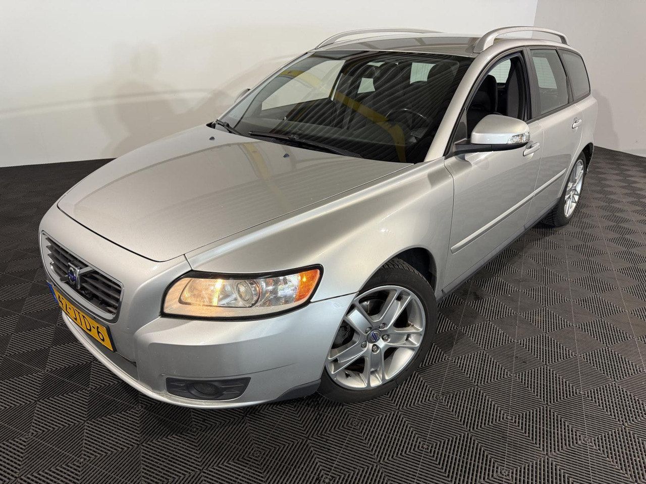 Volvo V50 1.6D DRIVe | 2009 | 255.196 km | 42-JTD-6 - PKW: das Bild 1 Volvo V50 1.6D DRIVe | 2009 | 255.196 km | 42-JTD-6 - PKW: das Bild 1