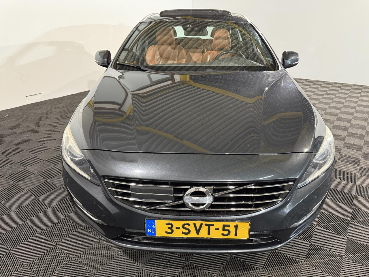 Volvo V60 2.4 D6 AWD Plug-In Hybrid Summum | 2013 | 3-SVT-51 | 247.435 km | 3-SVT-51 - PKW: das Bild 5 Volvo V60 2.4 D6 AWD Plug-In Hybrid Summum | 2013 | 3-SVT-51 | 247.435 km | 3-SVT-51 - PKW: das Bild 5