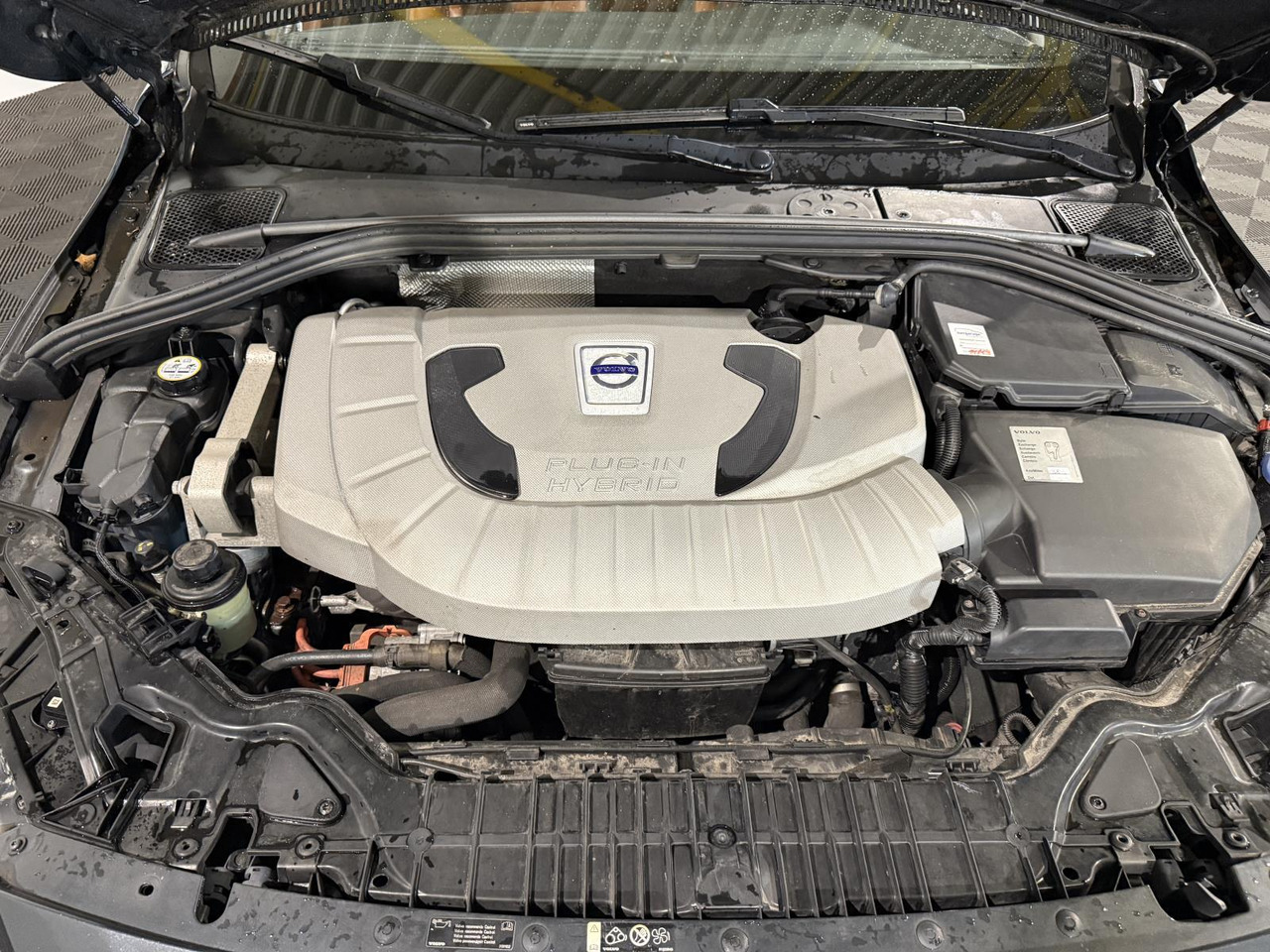 Volvo V60 2.4 D6 AWD Plug-In Hybrid Summum | 2013 | 3-SVT-51 | 247.435 km | 3-SVT-51 - PKW: das Bild 4 Volvo V60 2.4 D6 AWD Plug-In Hybrid Summum | 2013 | 3-SVT-51 | 247.435 km | 3-SVT-51 - PKW: das Bild 4