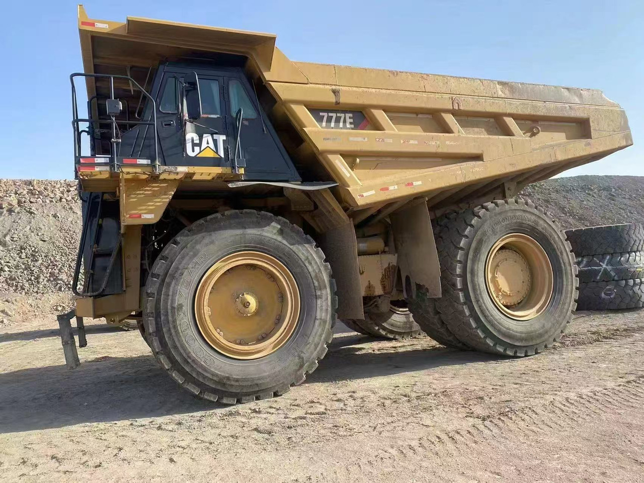 CATPILLAR 777E - Dumper Starr: das Bild 1 CATPILLAR 777E - Dumper Starr: das Bild 1