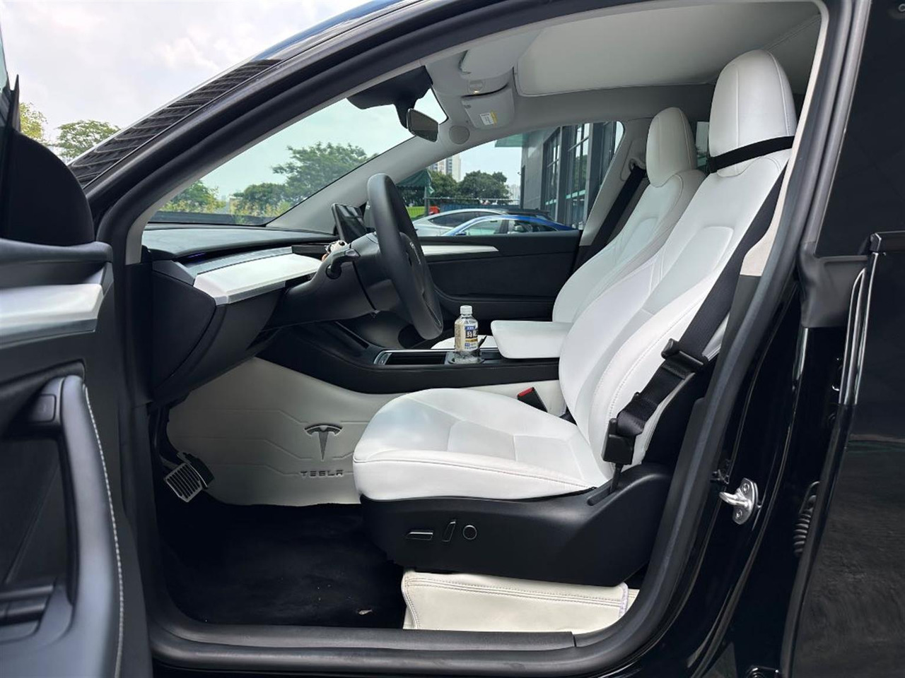 TESLA MODEL Y - PKW: das Bild 2 TESLA MODEL Y - PKW: das Bild 2