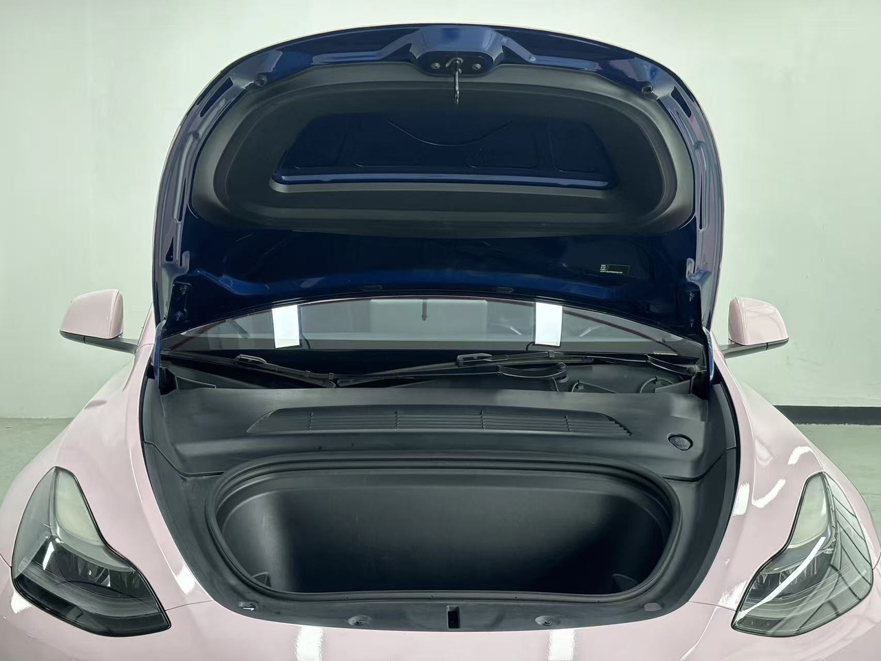 TESLA MODEL Y - SUV/ Geländewagen: das Bild 4 TESLA MODEL Y - SUV/ Geländewagen: das Bild 4