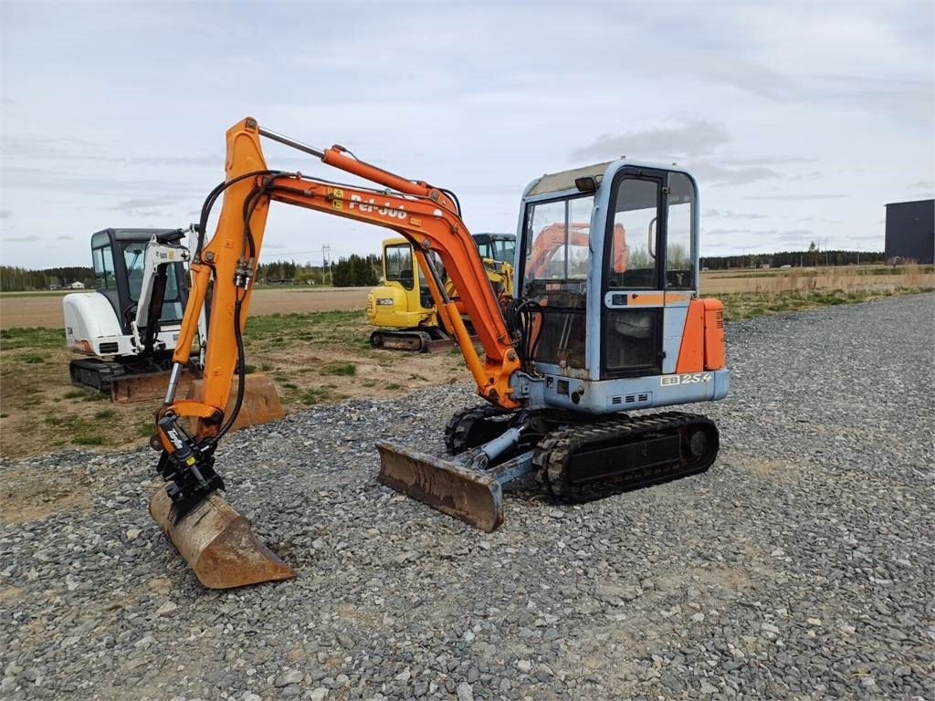 Pel-Job Volvo EB25.4 kallistuvalla liittimellä - Minibagger: das Bild 1 Pel-Job Volvo EB25.4 kallistuvalla liittimellä - Minibagger: das Bild 1