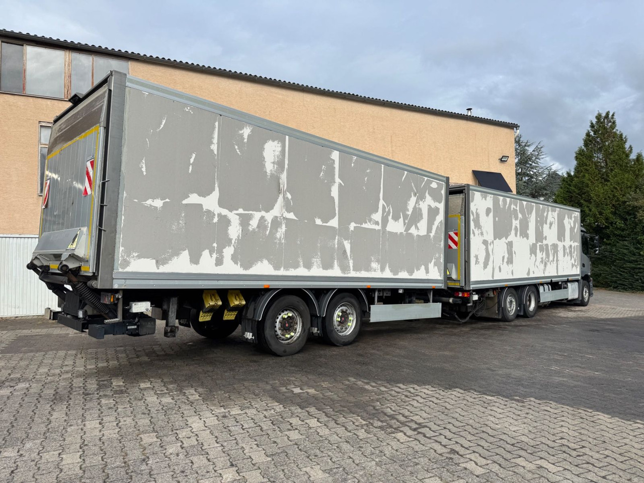 Mercedes-Benz Antos 2540/2xLBW/Kühlung-Defekt/5instock - Kühlkoffer LKW: das Bild 3 Mercedes-Benz Antos 2540/2xLBW/Kühlung-Defekt/5instock - Kühlkoffer LKW: das Bild 3