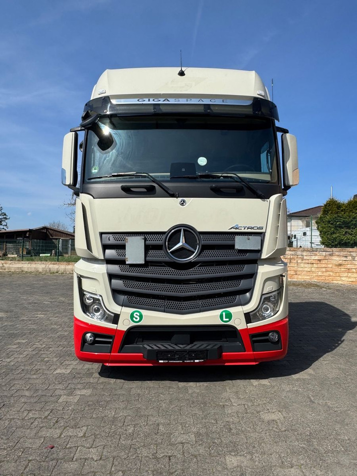 Mercedes-Benz Actros 1848/GIGA/Retarder/2xBett/2instock - Sattelzugmaschine: das Bild 2 Mercedes-Benz Actros 1848/GIGA/Retarder/2xBett/2instock - Sattelzugmaschine: das Bild 2