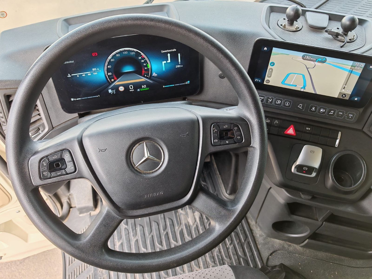 Mercedes-Benz Actros 1848 LS/GIGA/MirrorCam/Retarder/2instock - Sattelzugmaschine: das Bild 5 Mercedes-Benz Actros 1848 LS/GIGA/MirrorCam/Retarder/2instock - Sattelzugmaschine: das Bild 5