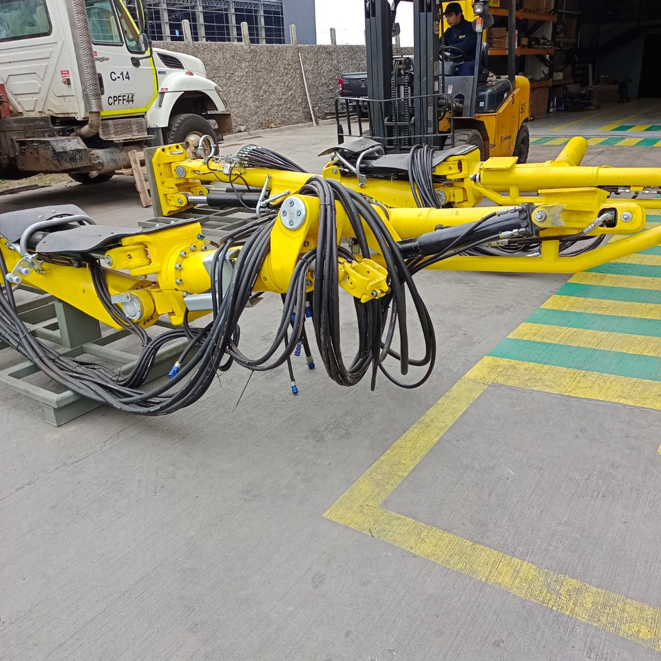 ATLAS COPCO EPIROC BRAZOS BUT28 PARA JUMBOS BOOMER 281 Y 282 - Bergbaumaschine: das Bild 2 ATLAS COPCO EPIROC BRAZOS BUT28 PARA JUMBOS BOOMER 281 Y 282 - Bergbaumaschine: das Bild 2