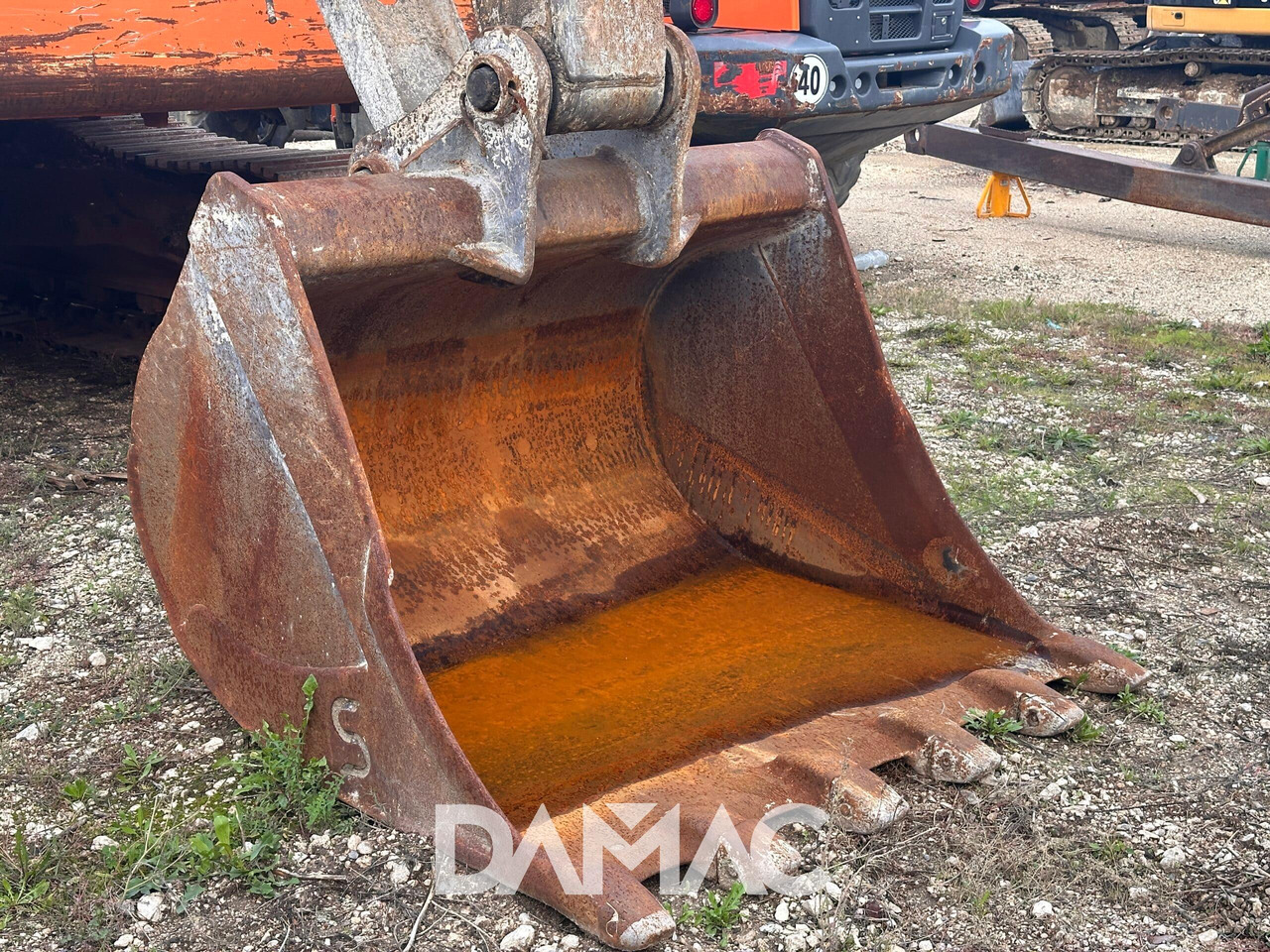 NEW HOLLAND E215B - Kettenbagger: das Bild 2 NEW HOLLAND E215B - Kettenbagger: das Bild 2