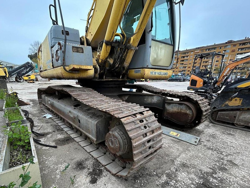 New Holland E215B - Bagger: das Bild 1 New Holland E215B - Bagger: das Bild 1
