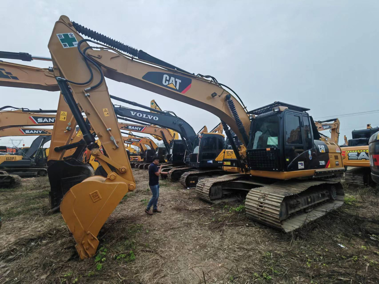 CATERPILLAR 320D2 - Kettenbagger: das Bild 1 CATERPILLAR 320D2 - Kettenbagger: das Bild 1