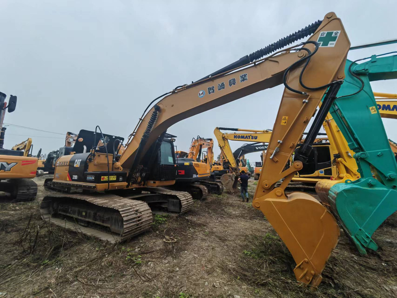 CATERPILLAR 320D2 - Kettenbagger: das Bild 2 CATERPILLAR 320D2 - Kettenbagger: das Bild 2