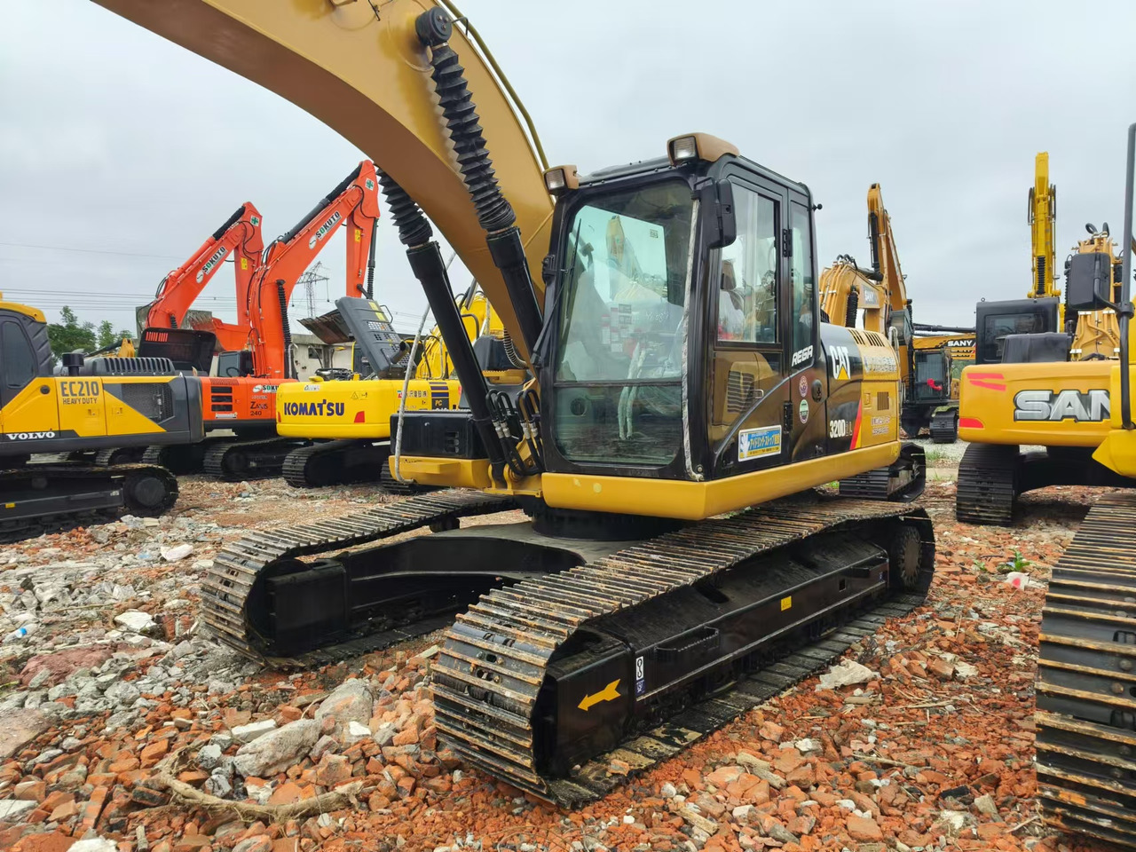 CATERPILLAR 320D2L - Kettenbagger: das Bild 5 CATERPILLAR 320D2L - Kettenbagger: das Bild 5