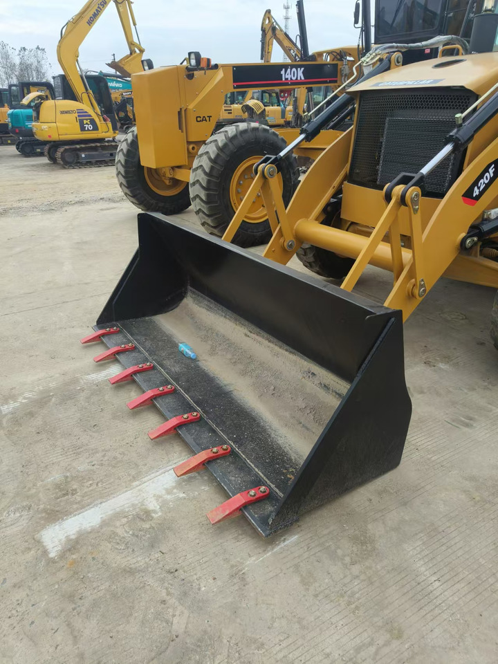 CATERPILLAR 420F - Baggerlader: das Bild 3 CATERPILLAR 420F - Baggerlader: das Bild 3
