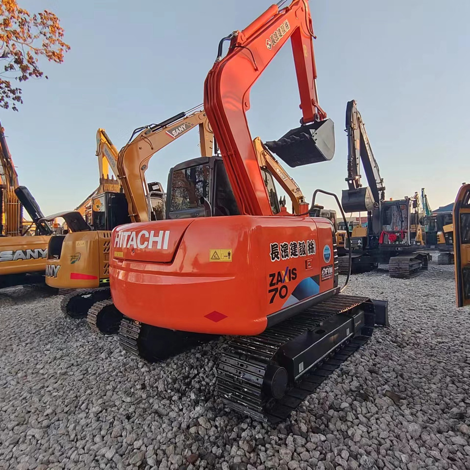 HITACHI ZX70 - Kettenbagger: das Bild 2 HITACHI ZX70 - Kettenbagger: das Bild 2