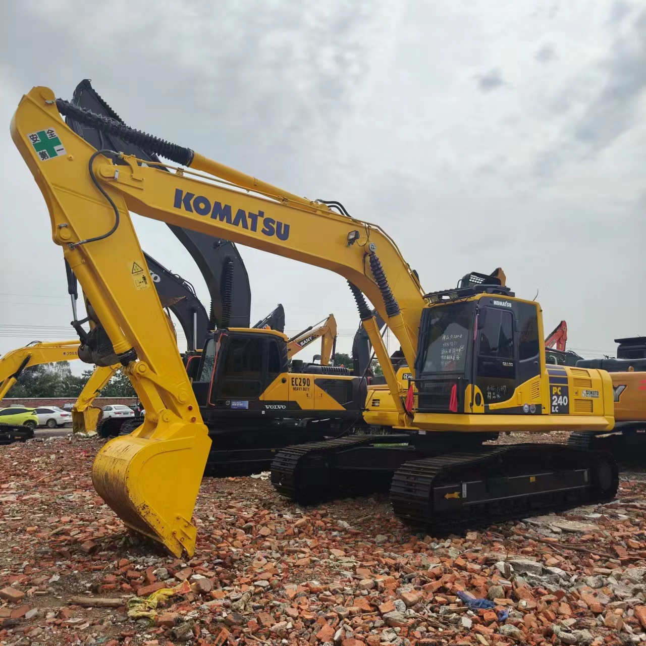 KOMATSU PC240 - Kettenbagger: das Bild 1 KOMATSU PC240 - Kettenbagger: das Bild 1
