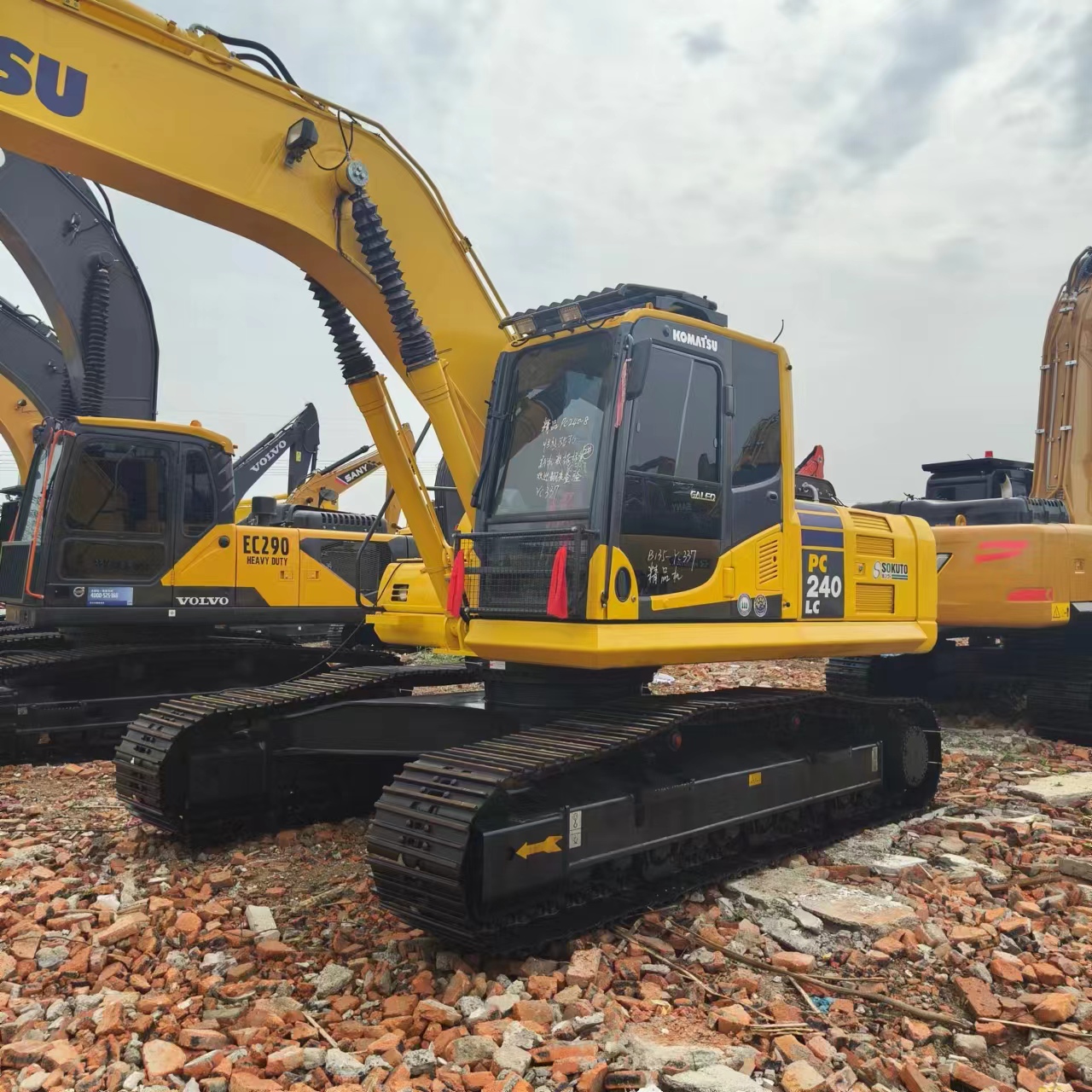 Kettenbagger KOMATSU PC240: das Bild 18 Kettenbagger KOMATSU PC240: das Bild 18