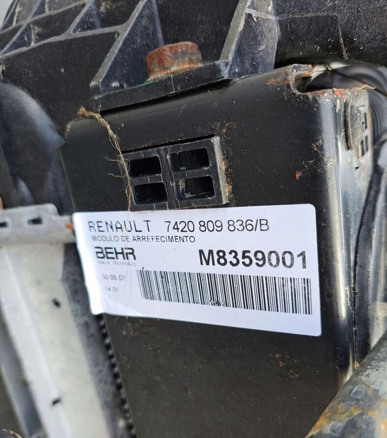 Behr KOMPLET CHŁODNIC RENAULT MIDLUM DXI 5 - Kühler für LKW: das Bild 2 Behr KOMPLET CHŁODNIC RENAULT MIDLUM DXI 5 - Kühler für LKW: das Bild 2