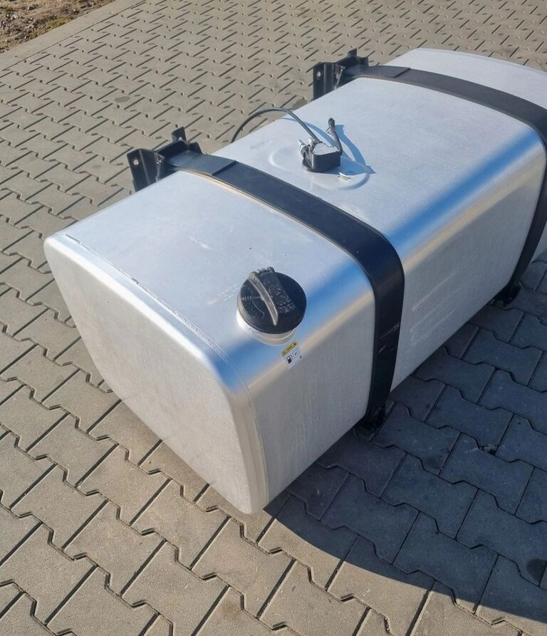 Ford F-MAX CARGO GC46 Ford F-MAX CARGO - Kraftstofftank für LKW: das Bild 3 Ford F-MAX CARGO GC46 Ford F-MAX CARGO - Kraftstofftank für LKW: das Bild 3