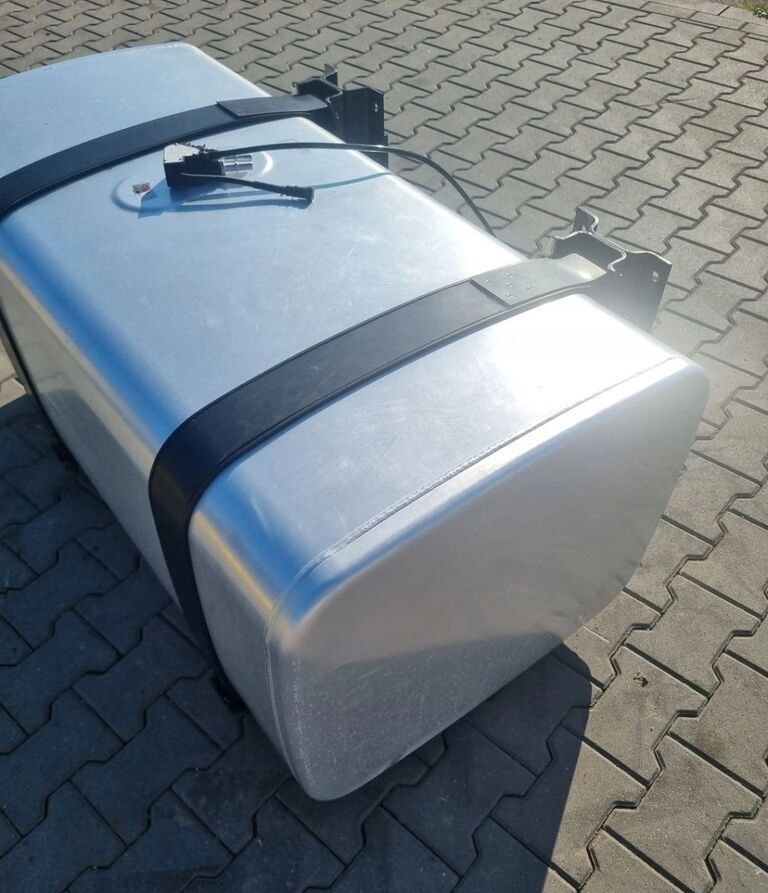 Ford F-MAX CARGO GC46 Ford F-MAX CARGO - Kraftstofftank für LKW: das Bild 2 Ford F-MAX CARGO GC46 Ford F-MAX CARGO - Kraftstofftank für LKW: das Bild 2