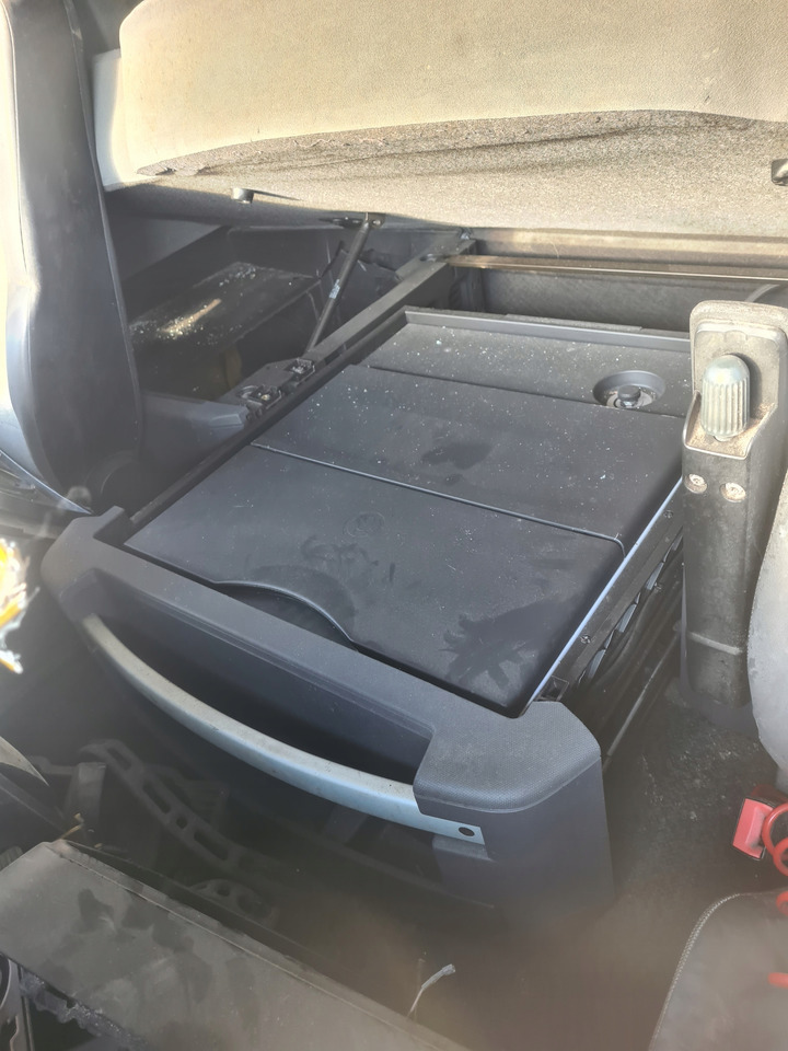 RENAULT LODÓWKA CHŁODZIARKA ORYGINAŁ RENAULT GAMA T RANGE ŚREDNIA KABINA - Fahrerhaus und Interieur für LKW: das Bild 2 RENAULT LODÓWKA CHŁODZIARKA ORYGINAŁ RENAULT GAMA T RANGE ŚREDNIA KABINA - Fahrerhaus und Interieur für LKW: das Bild 2