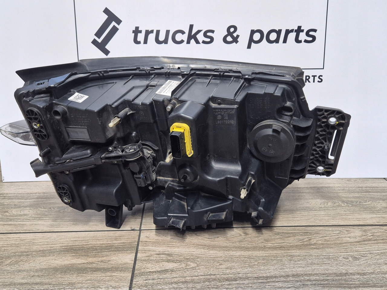 RENAULT REFLEKTOR LAMPA RENAULT RANGE T GAMA T EVOLUTION EVO LED LEWA - Hauptscheinwerfer für LKW: das Bild 3 RENAULT REFLEKTOR LAMPA RENAULT RANGE T GAMA T EVOLUTION EVO LED LEWA - Hauptscheinwerfer für LKW: das Bild 3