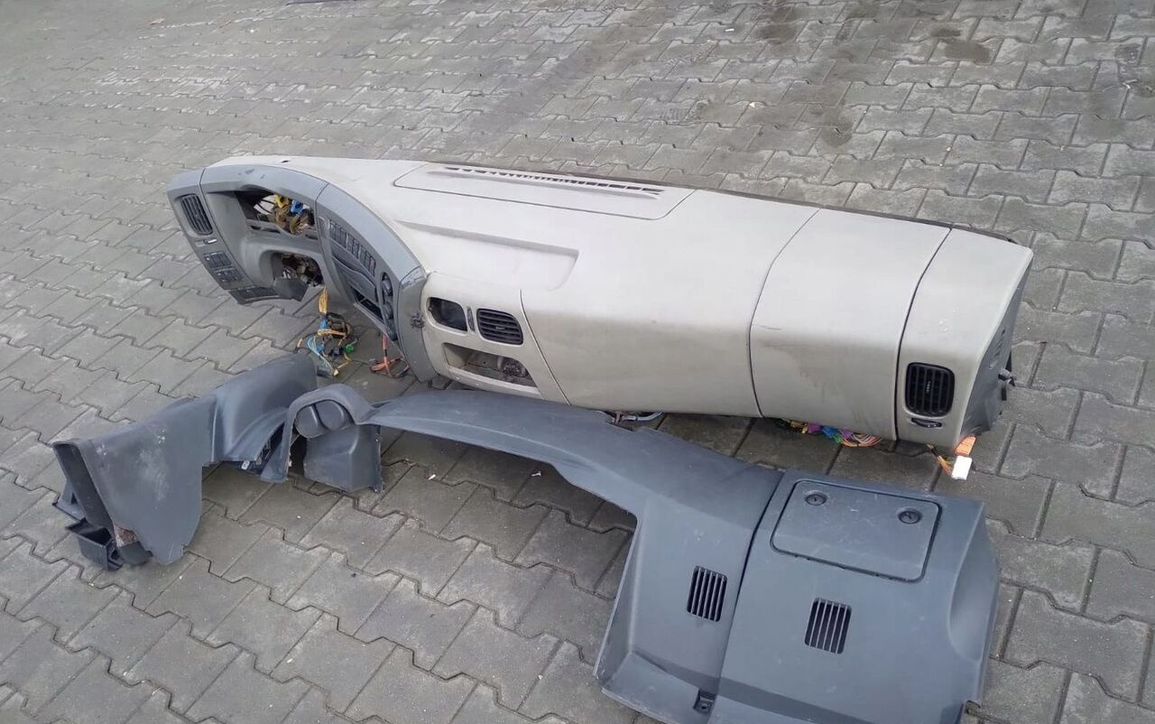 Renault PRZEKŁADKA ANGLIKA LANDER KERAX MIDLUM - Armaturenbrett für LKW: das Bild 1 Renault PRZEKŁADKA ANGLIKA LANDER KERAX MIDLUM - Armaturenbrett für LKW: das Bild 1