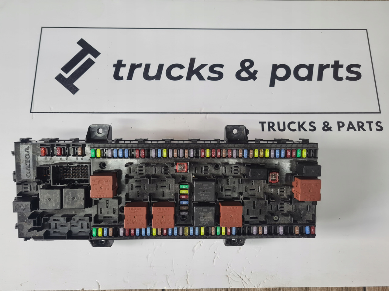 TABLICA PŁYTA SKRZYNKA BEZPIECZNIKÓW VOLVO FH 5 FM 5 FMX 23050388-P02 - Sicherung: das Bild 1 TABLICA PŁYTA SKRZYNKA BEZPIECZNIKÓW VOLVO FH 5 FM 5 FMX 23050388-P02 - Sicherung: das Bild 1