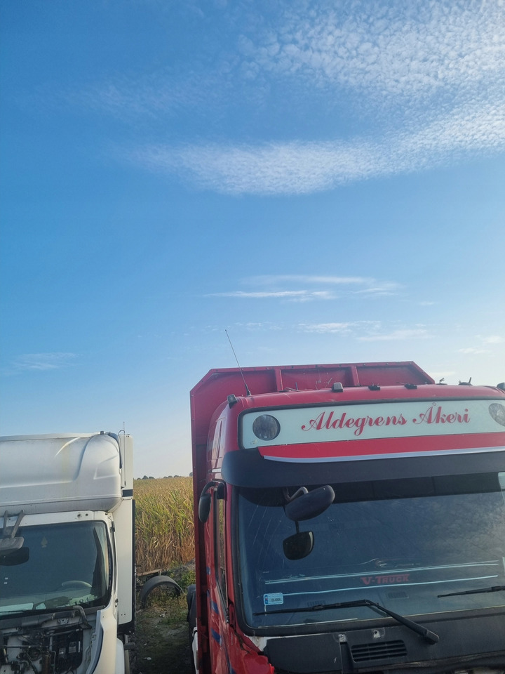 VOLVO BLENDA DASZEK OSŁONA PRZECIWSŁONECZNA MOCOWANIA VOLVO FH 13 16 LIFT - Sonnenblende für LKW: das Bild 3 VOLVO BLENDA DASZEK OSŁONA PRZECIWSŁONECZNA MOCOWANIA VOLVO FH 13 16 LIFT - Sonnenblende für LKW: das Bild 3