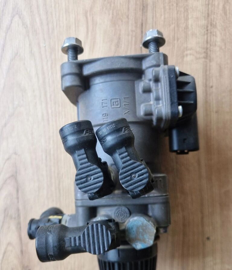 ZAWÓR GŁÓWNY HAMULCOWY POD PEDAŁ FORD F-MAX CARGO EURO 6 | ID: 6125030914 Ford F-MAX CARGO - Bremsteile für LKW: das Bild 1 ZAWÓR GŁÓWNY HAMULCOWY POD PEDAŁ FORD F-MAX CARGO EURO 6 | ID: 6125030914 Ford F-MAX CARGO - Bremsteile für LKW: das Bild 1