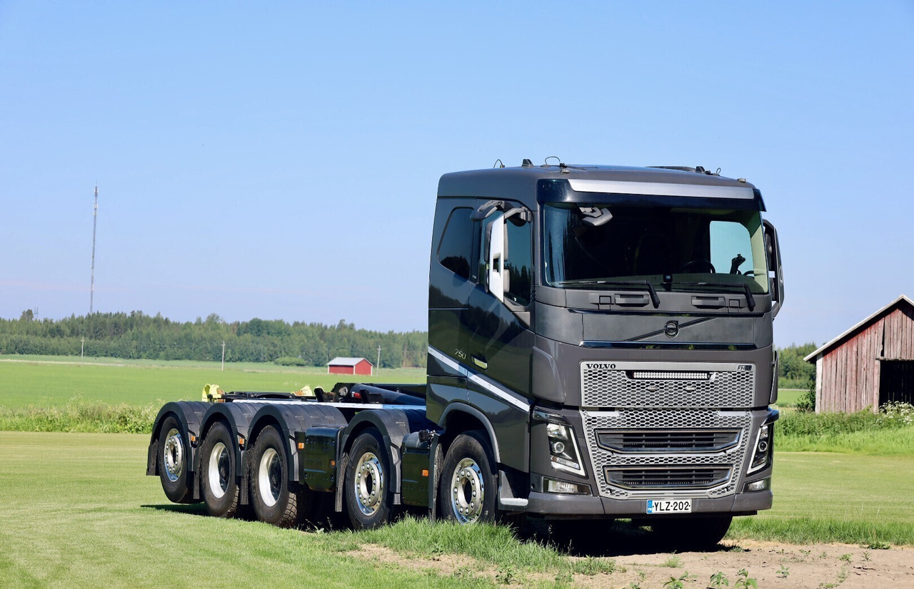 Volvo FH16 750 10X4 - Abrollkipper: das Bild 4 Volvo FH16 750 10X4 - Abrollkipper: das Bild 4