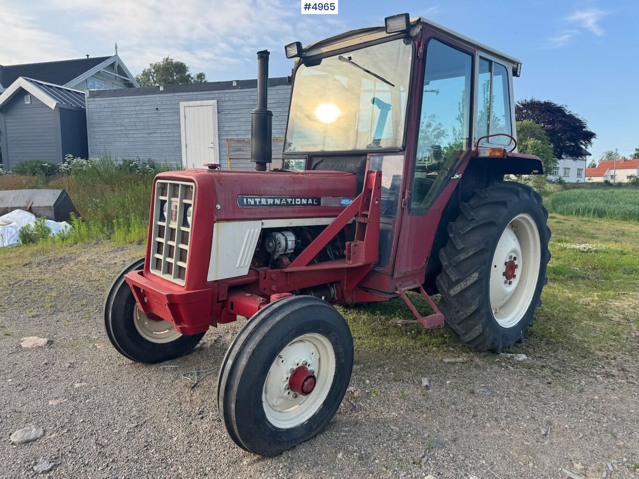 1977 International 454 4x2. Rep object. - Traktor: das Bild 1 1977 International 454 4x2. Rep object. - Traktor: das Bild 1