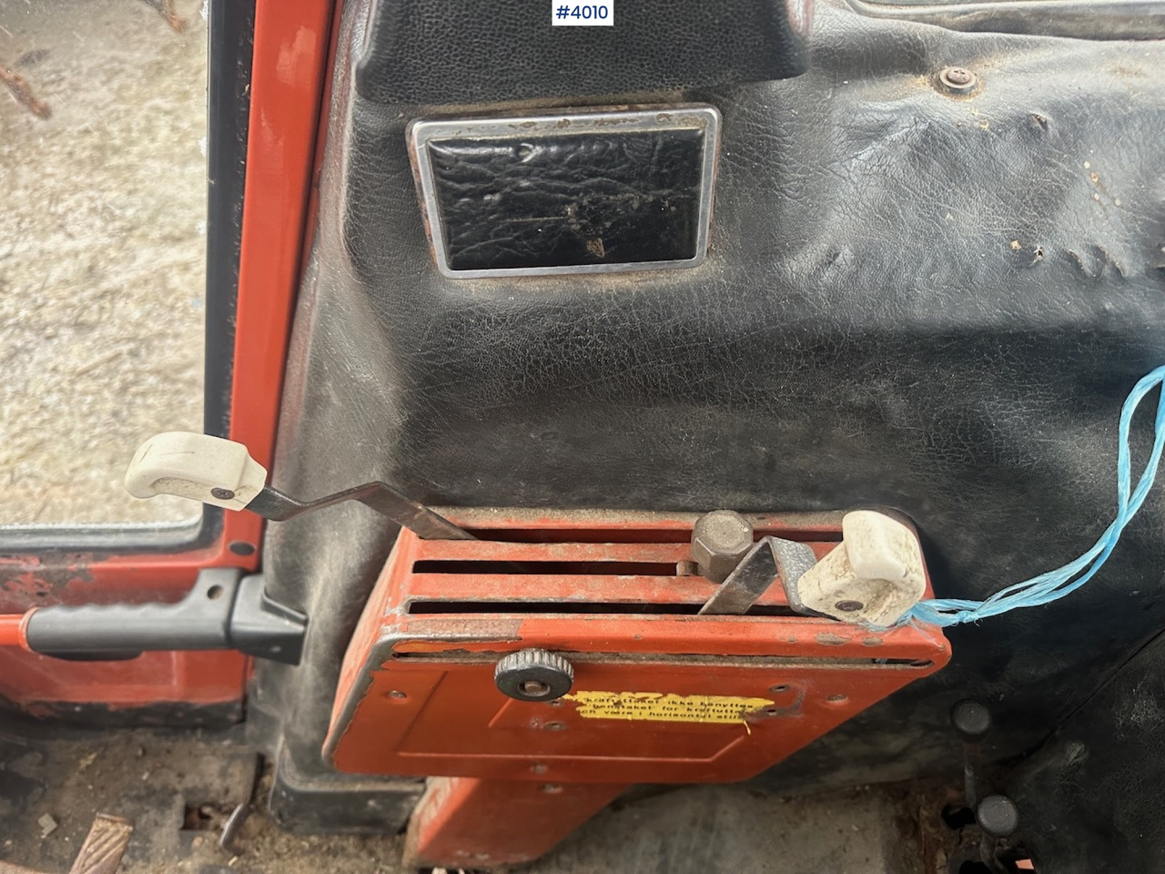 Traktor 1982 Fiat 780 DT w/ front loader, snow shovel, chains, top link, triangle and extra set of twin wheels.: das Bild 14