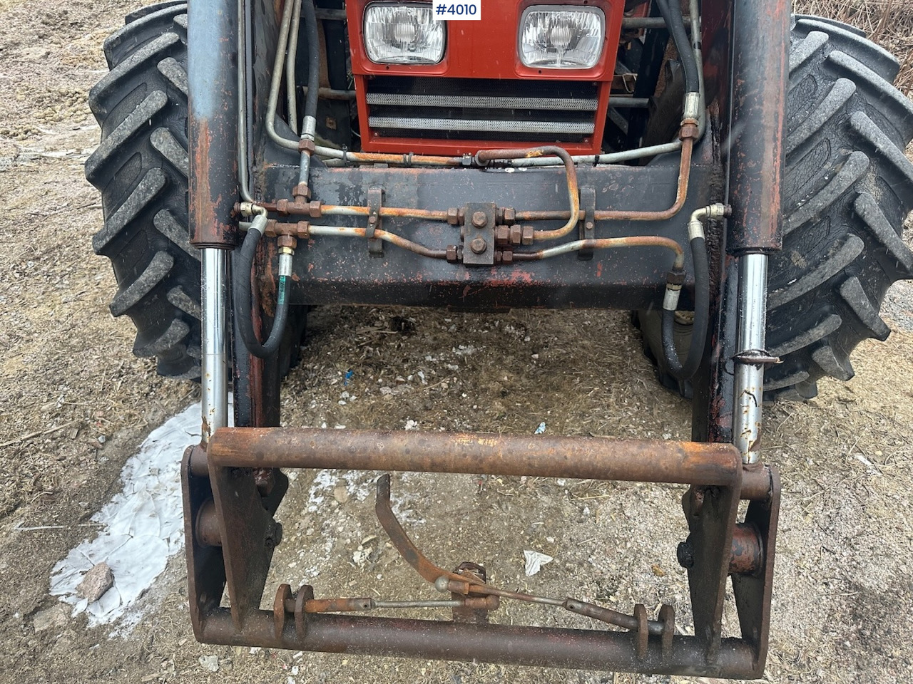 Traktor 1982 Fiat 780 DT w/ front loader, snow shovel, chains, top link, triangle and extra set of twin wheels.: das Bild 9