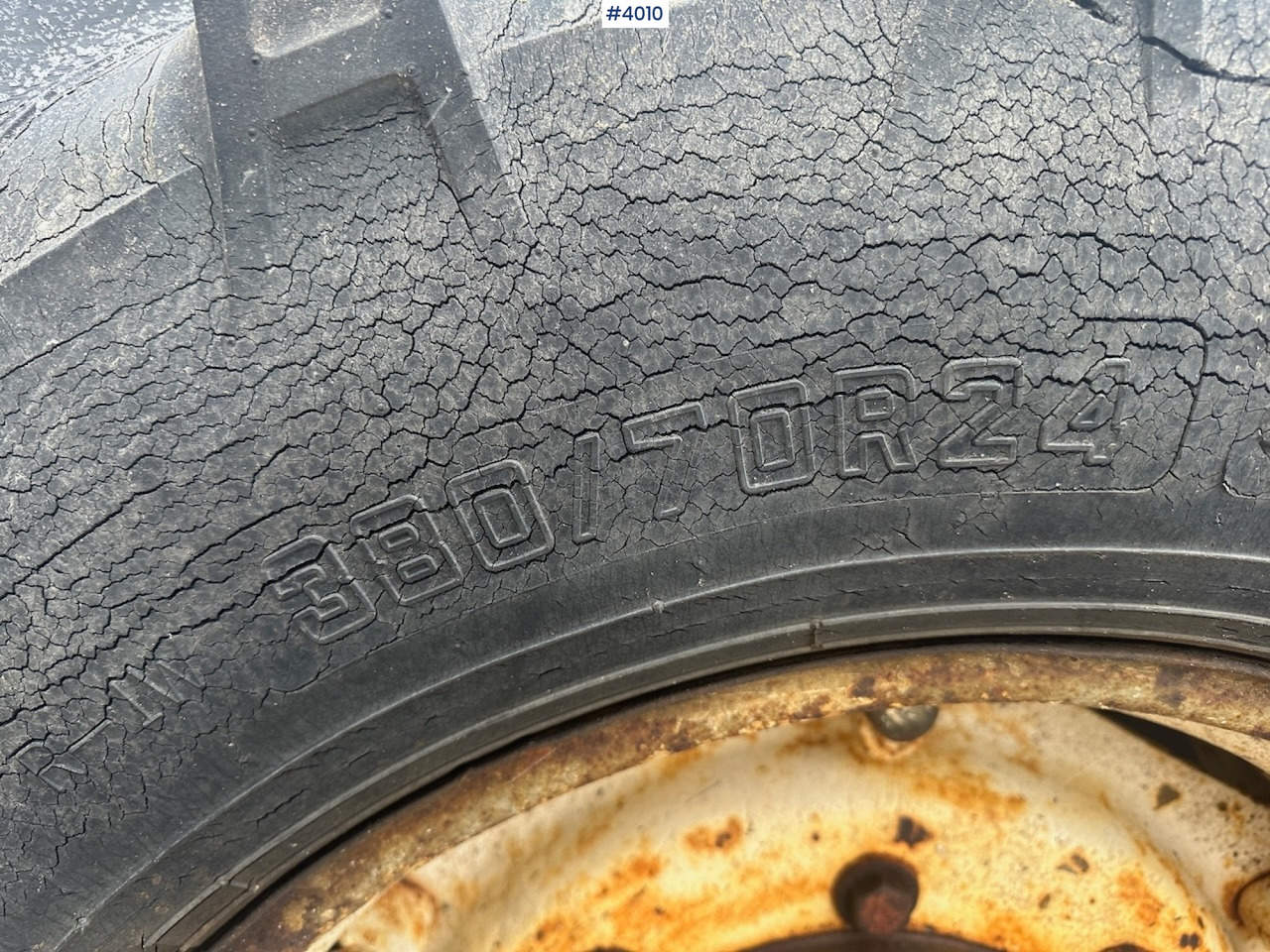 Traktor 1982 Fiat 780 DT w/ front loader, snow shovel, chains, top link, triangle and extra set of twin wheels.: das Bild 44