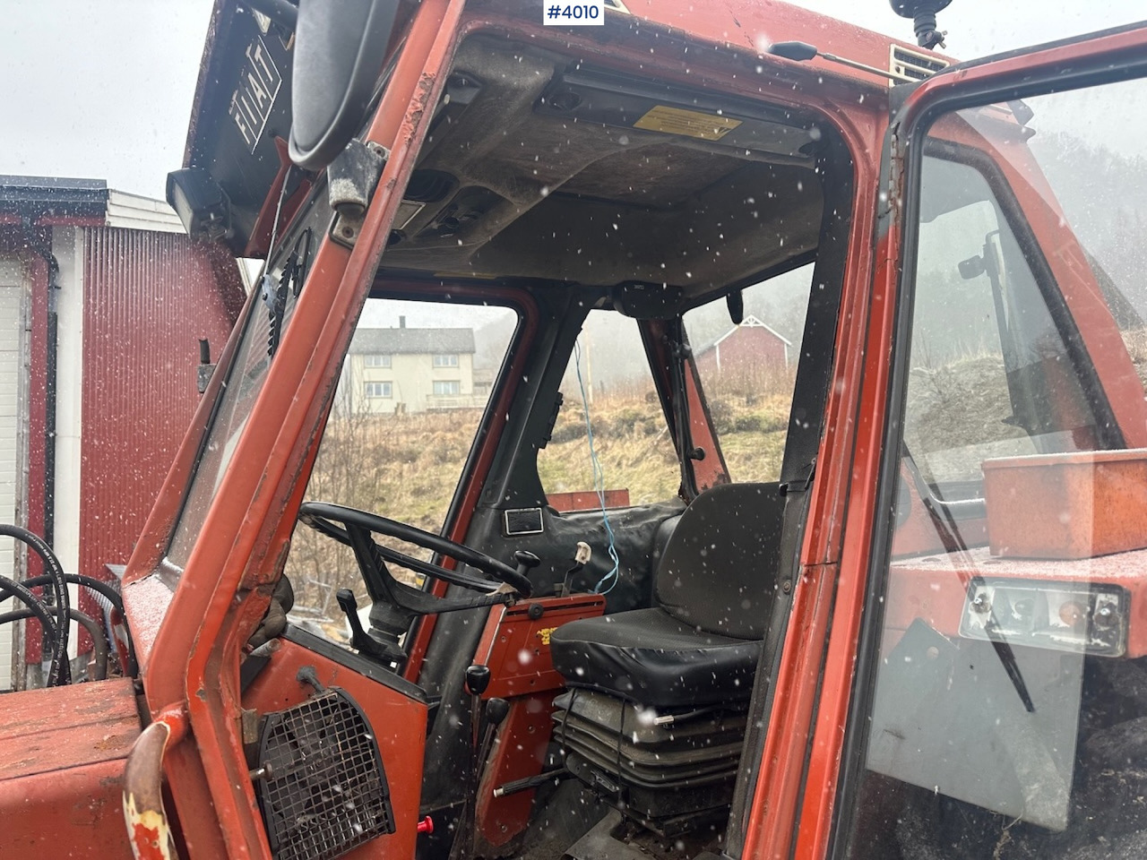 Traktor 1982 Fiat 780 DT w/ front loader, snow shovel, chains, top link, triangle and extra set of twin wheels.: das Bild 12