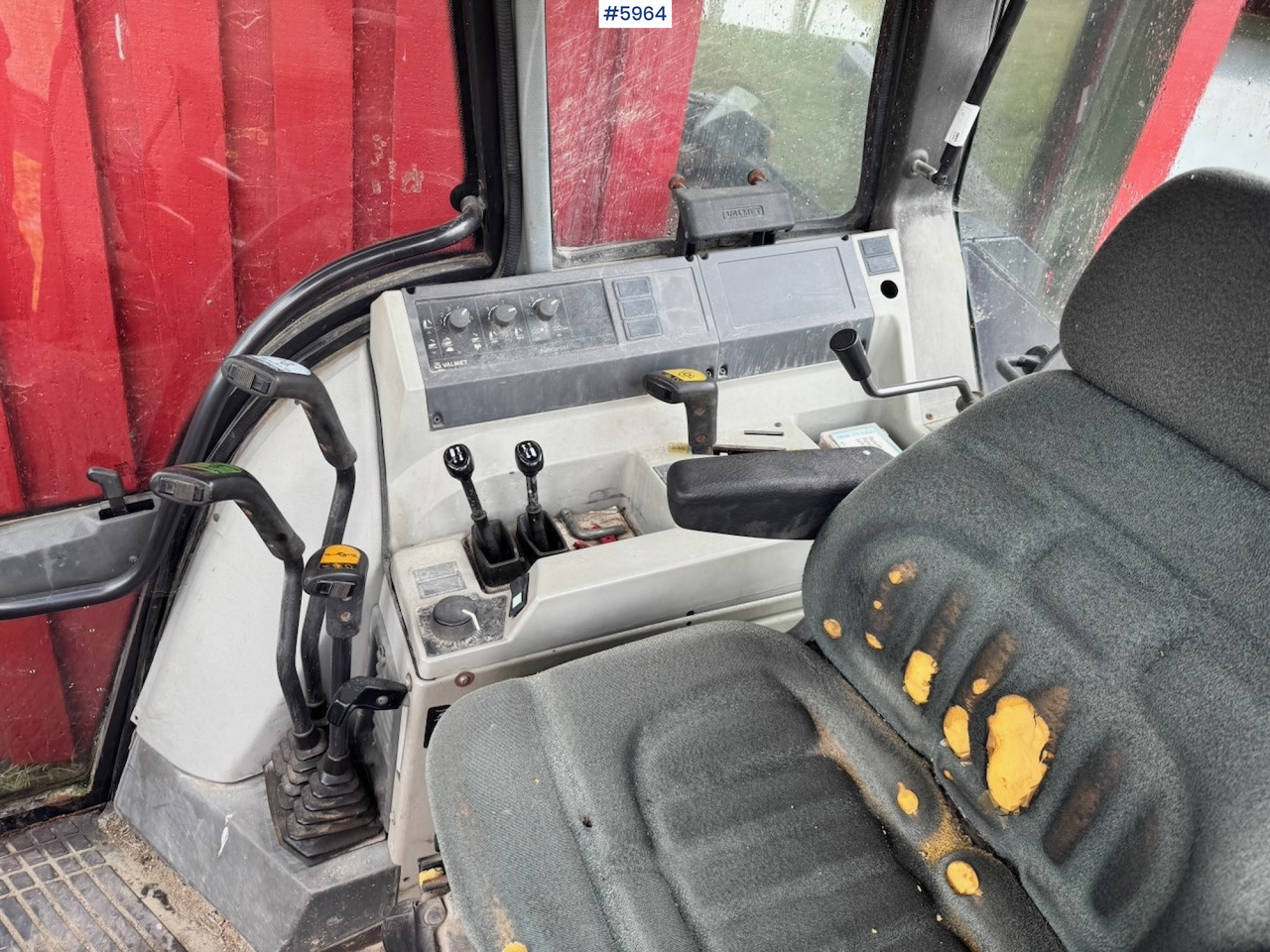 Traktor 1991 Valmet 6100 Turbo with front loader and bucket: das Bild 16