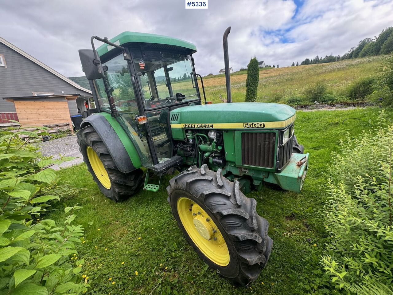 2001 John Deere 5500 - Traktor: das Bild 4 2001 John Deere 5500 - Traktor: das Bild 4
